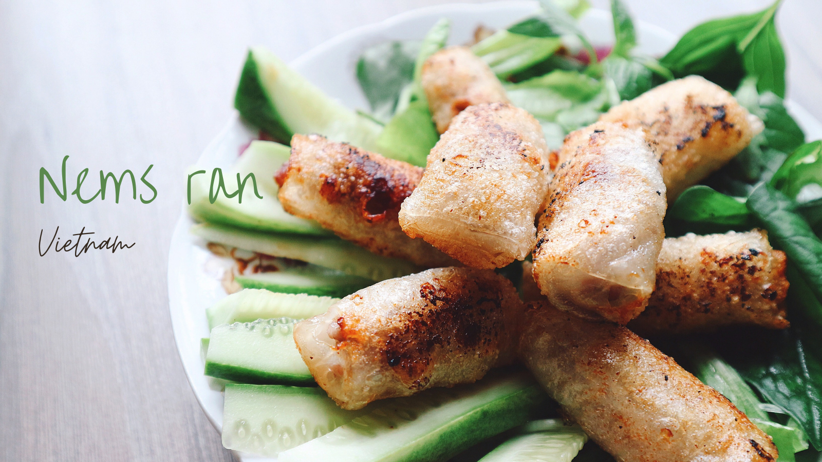 Traditionnels nems rán au poulet