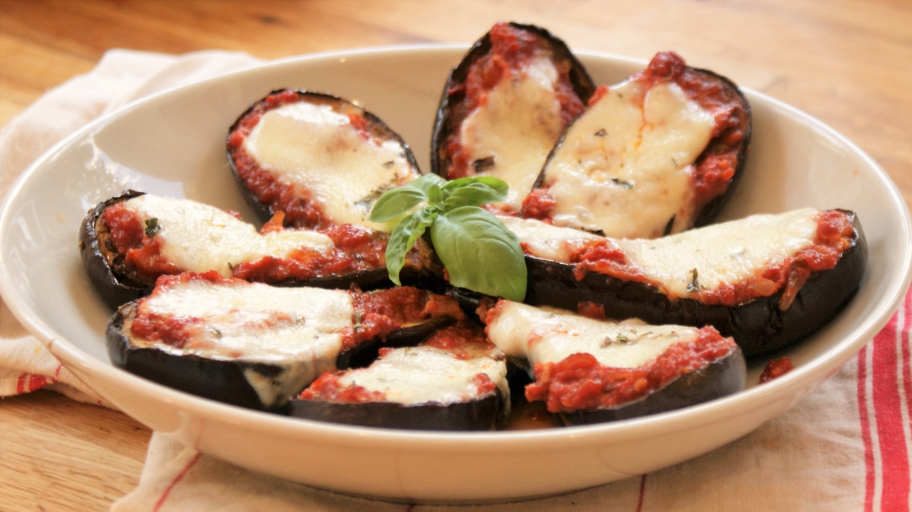 Aubergine, sauce tomate et mozzarella