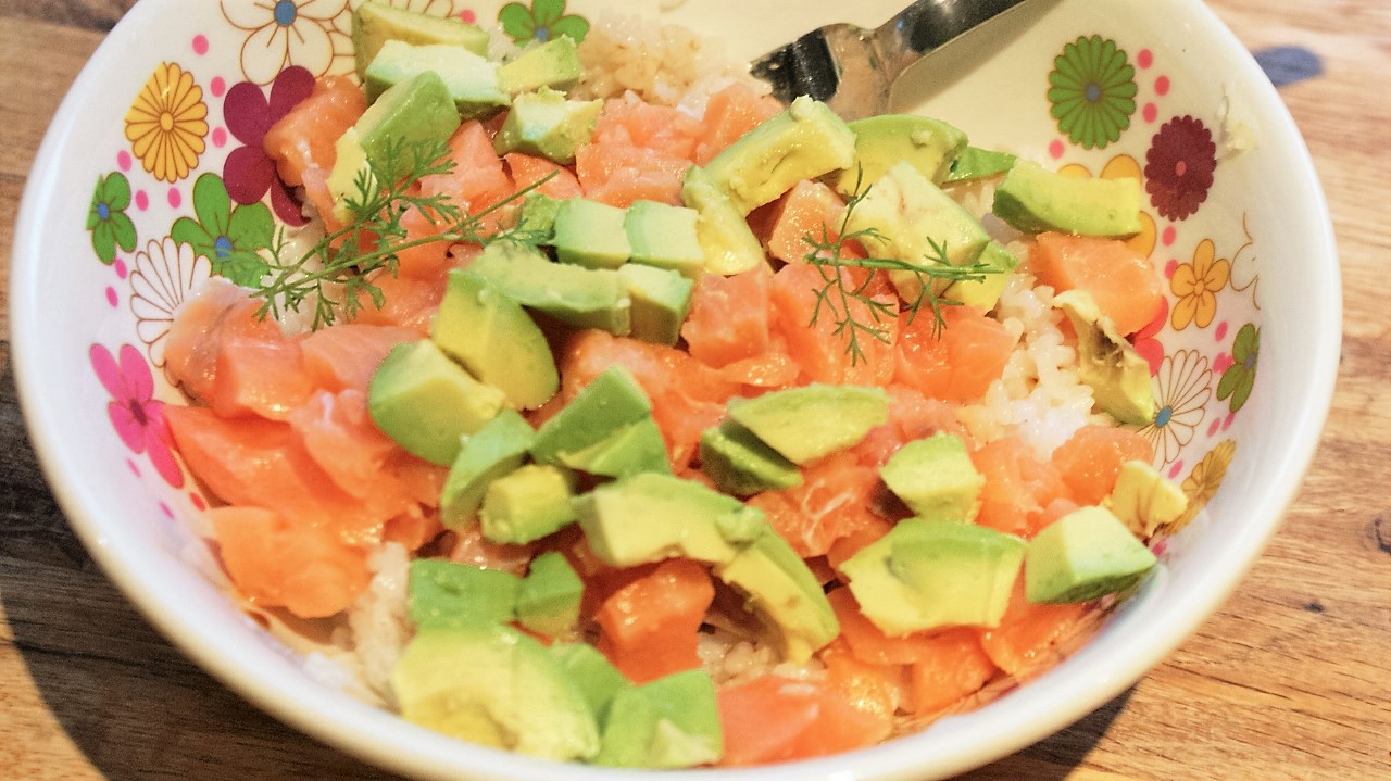 Chirashi saumon avocat
